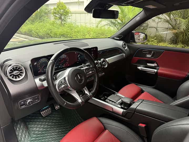 Фото 10 - Mercedes-Benz GLB-Class AMG