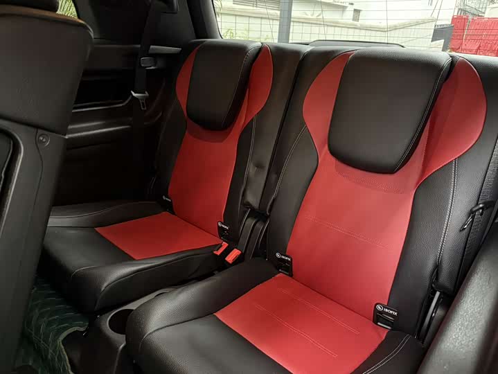 Фото 14 - Mercedes-Benz GLB-Class AMG