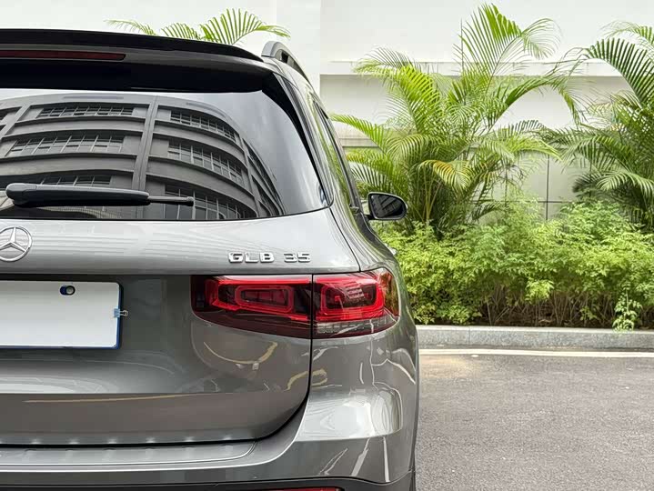 Фото 9 - Mercedes-Benz GLB-Class AMG