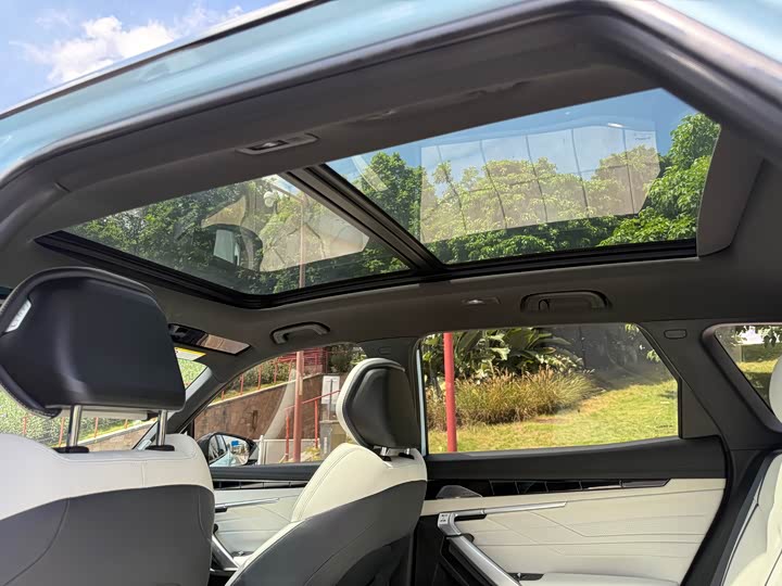 Фото 20 - Geely Atlas L