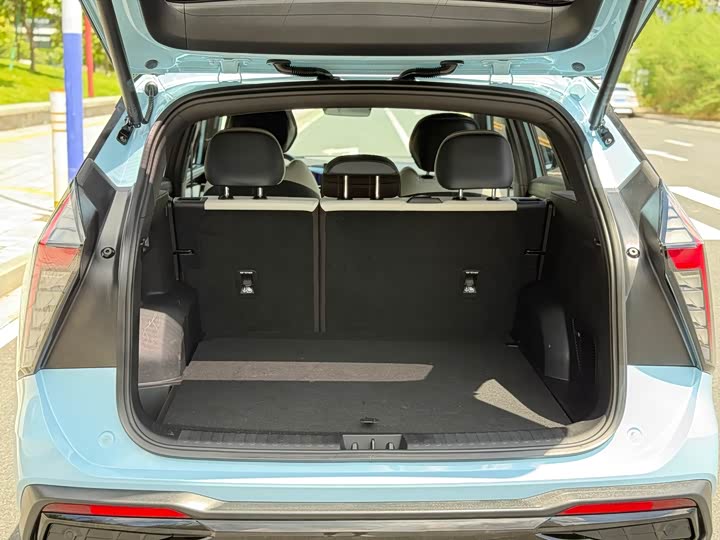 Фото 23 - Geely Atlas L