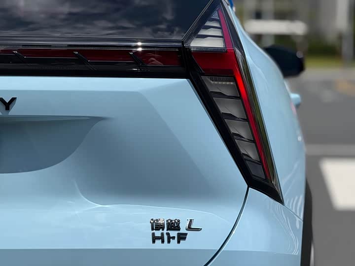 Фото 25 - Geely Atlas L