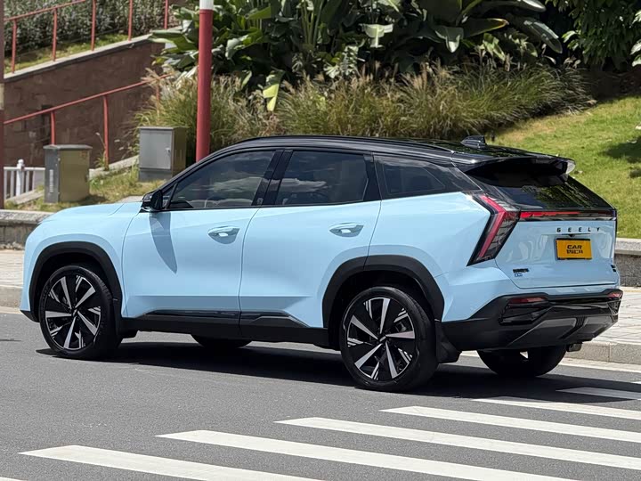 Фото 27 - Geely Atlas L