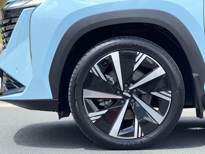 Фото 29 - Geely Atlas L