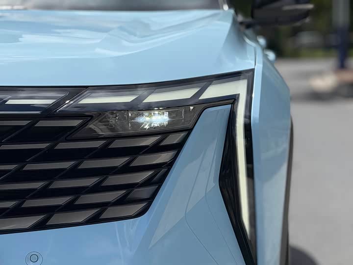 Фото 3 - Geely Atlas L