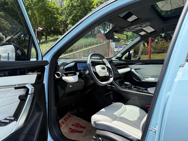 Фото 7 - Geely Atlas L