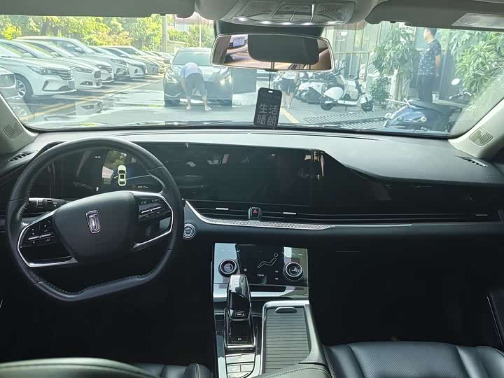 Фото 10 - Bestune B70