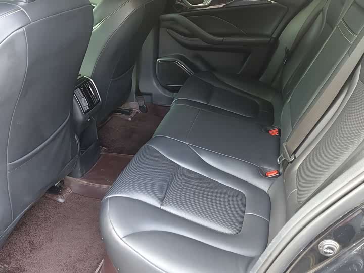 Фото 11 - Bestune B70