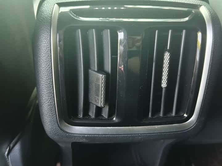 Фото 12 - Bestune B70