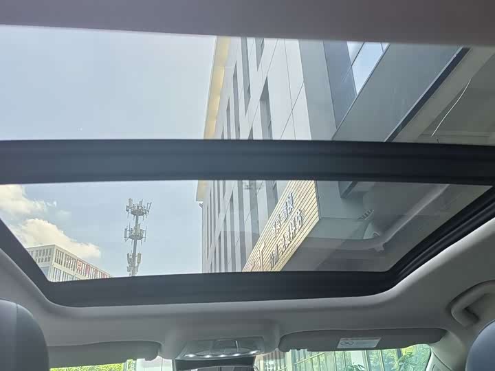 Фото 14 - Bestune B70