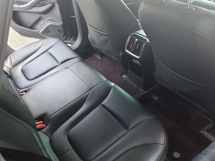 Фото 15 - Bestune B70