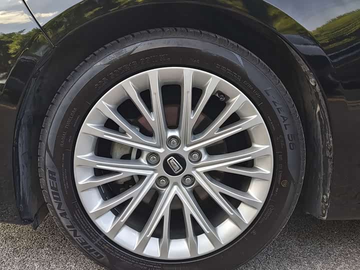 Фото 16 - Bestune B70