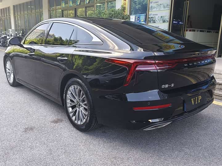 Фото 20 - Bestune B70