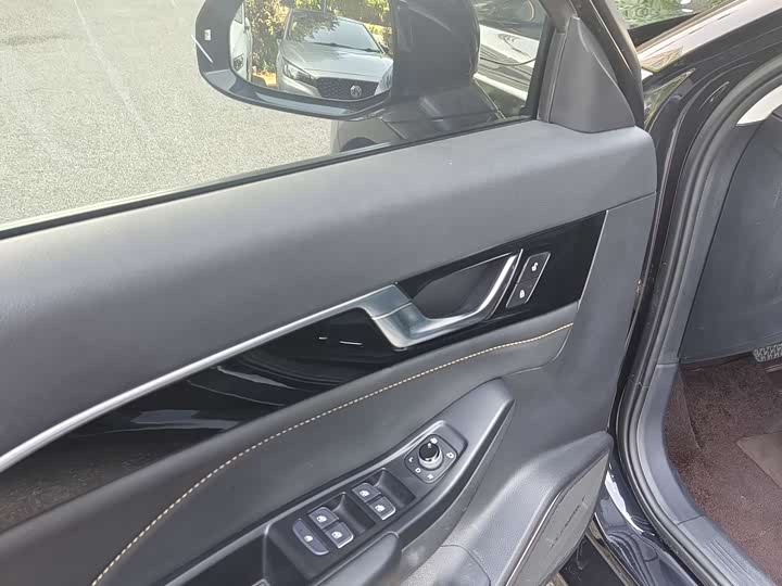 Фото 4 - Bestune B70