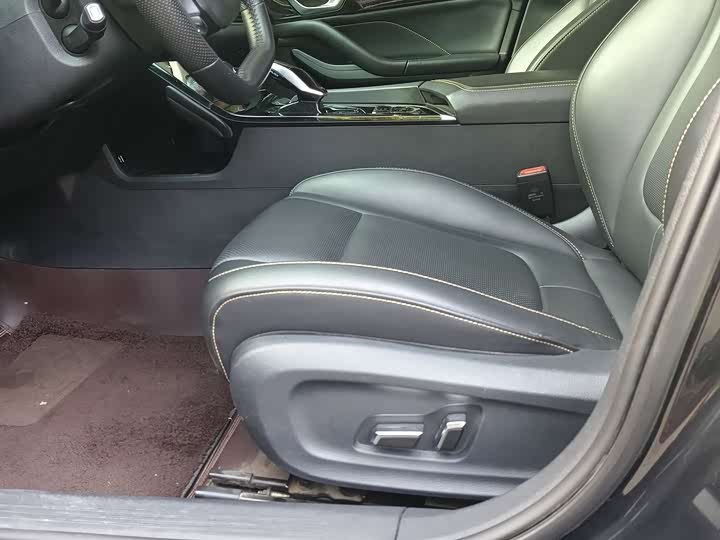 Фото 5 - Bestune B70