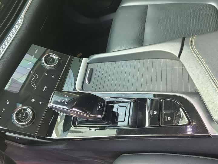 Фото 7 - Bestune B70