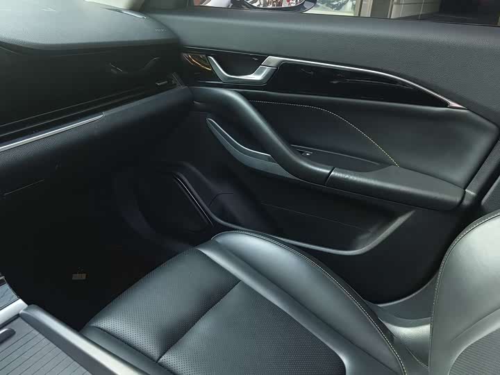 Фото 8 - Bestune B70