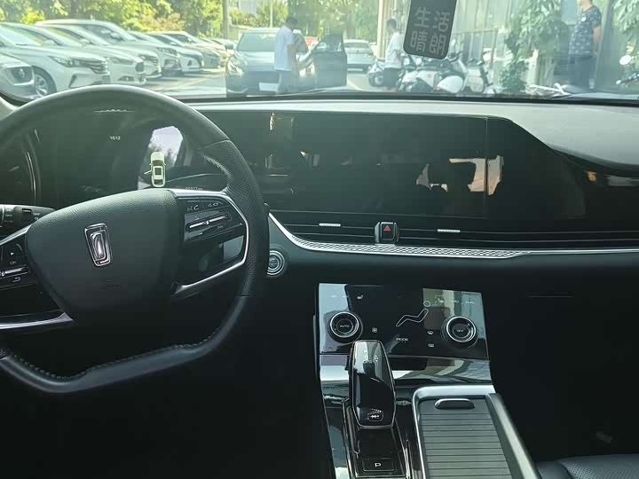 Фото 9 - Bestune B70