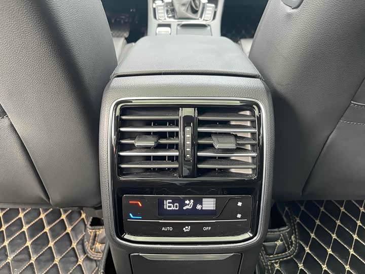 Фото 14 - Volkswagen Magotan