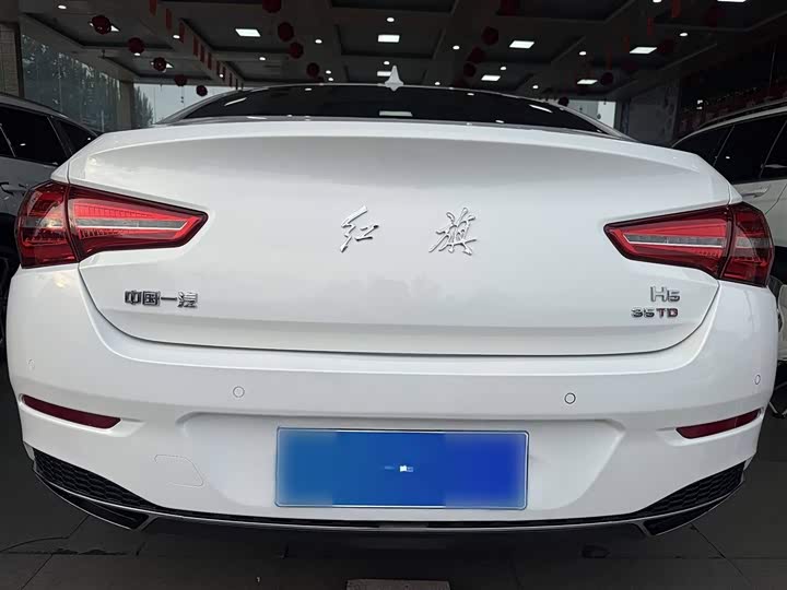 Фото 10 - Hongqi H5