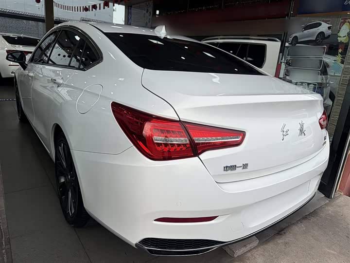 Фото 11 - Hongqi H5