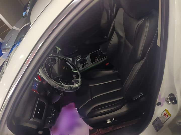 Фото 9 - Hongqi H5