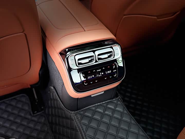 Фото 13 - Mercedes-Benz S-Class