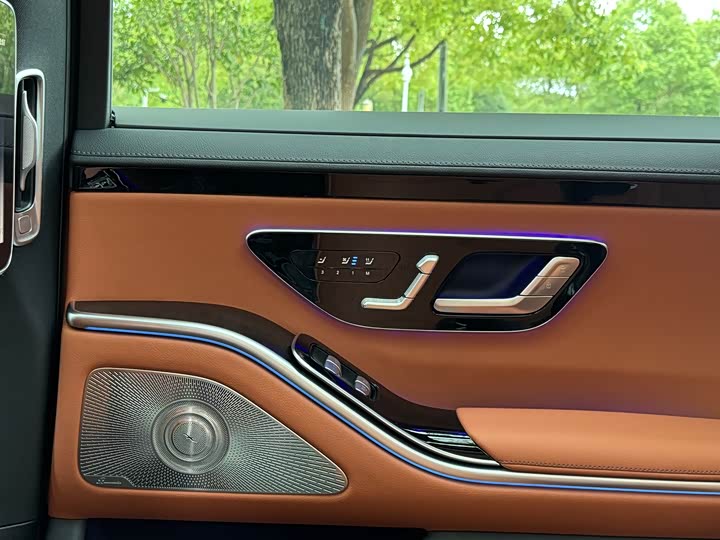 Фото 16 - Mercedes-Benz S-Class