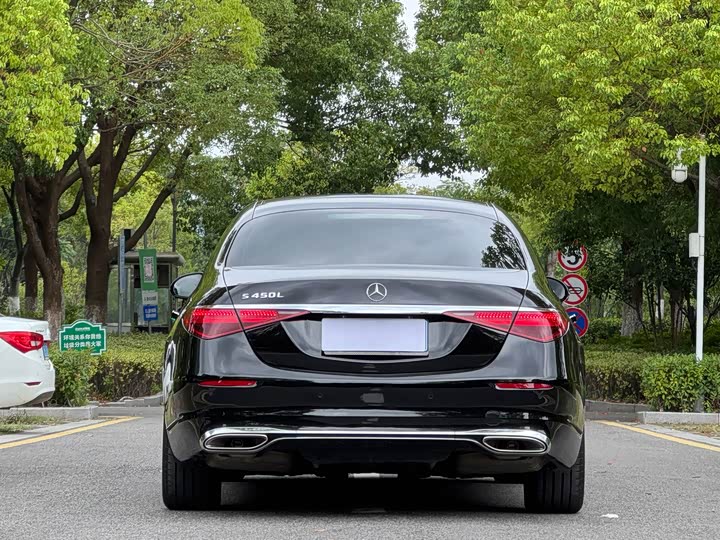 Фото 17 - Mercedes-Benz S-Class