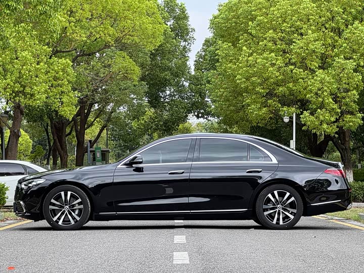 Фото 18 - Mercedes-Benz S-Class