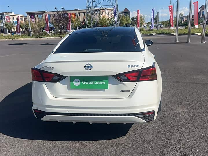 Фото 10 - Nissan Teana