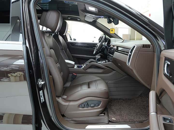 Фото 13 - Porsche Cayenne