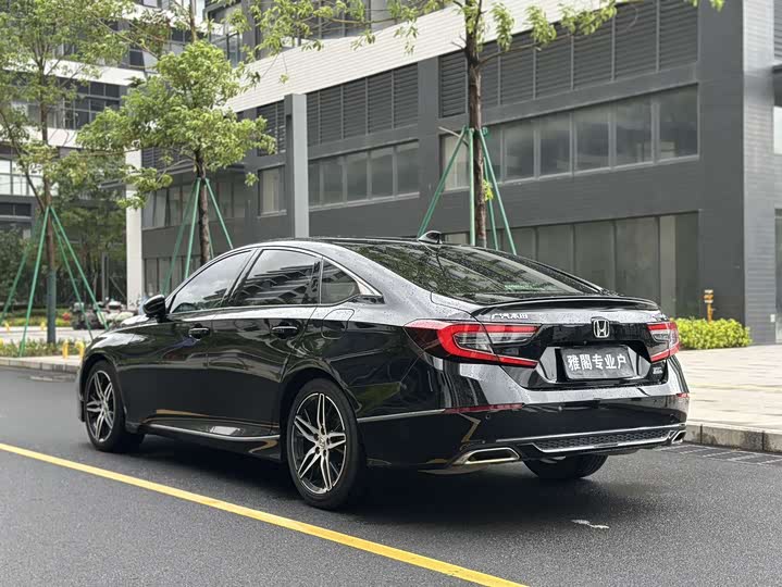 Фото 4 - Honda Accord