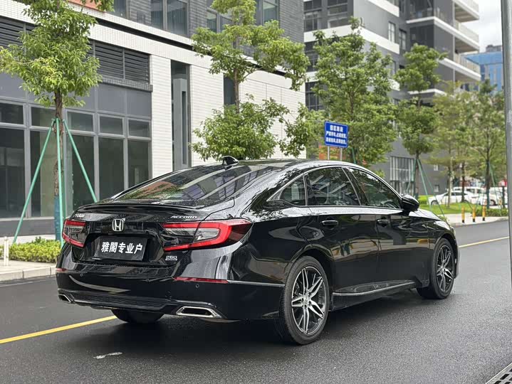 Фото 5 - Honda Accord