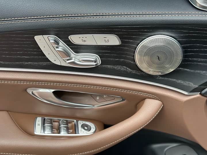 Фото 10 - Mercedes-Benz E-Class