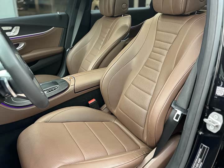 Фото 19 - Mercedes-Benz E-Class