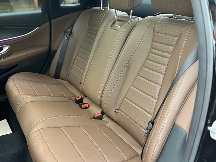 Фото 21 - Mercedes-Benz E-Class