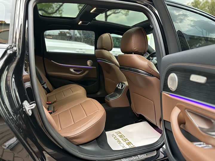 Фото 24 - Mercedes-Benz E-Class