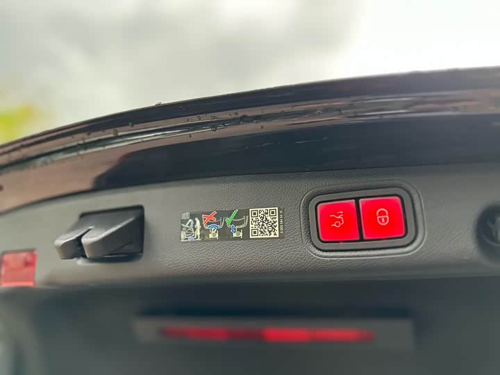 Фото 28 - Mercedes-Benz E-Class