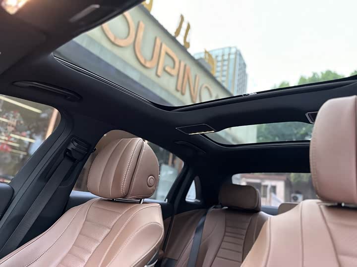 Фото 29 - Mercedes-Benz E-Class