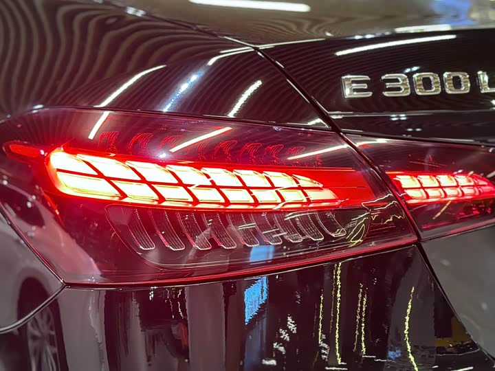 Фото 8 - Mercedes-Benz E-Class