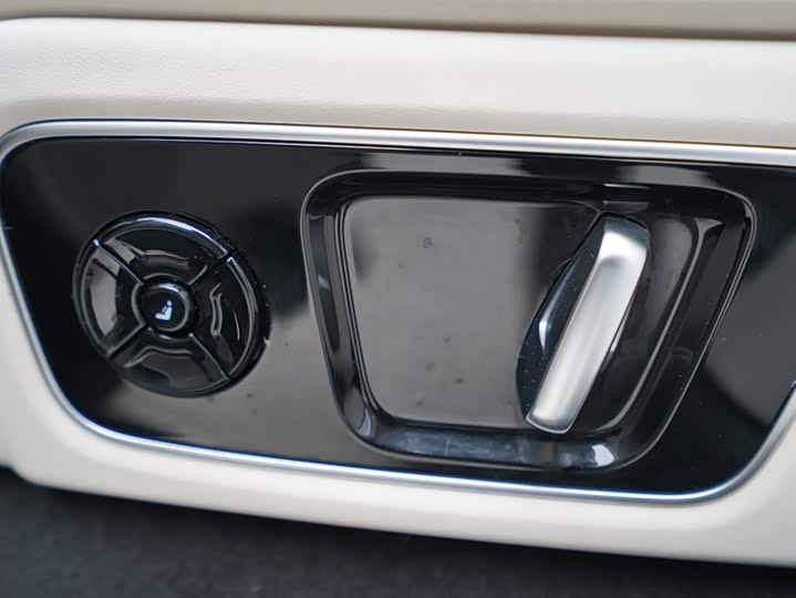 Фото 16 - LiXiang L7