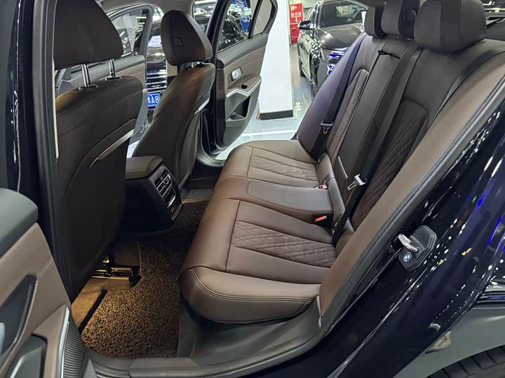 Фото 16 - BMW 3 Series