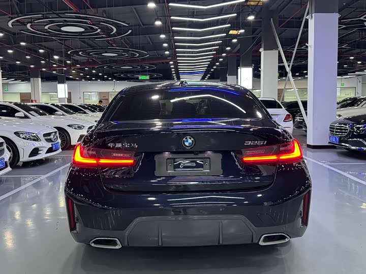 Фото 18 - BMW 3 Series