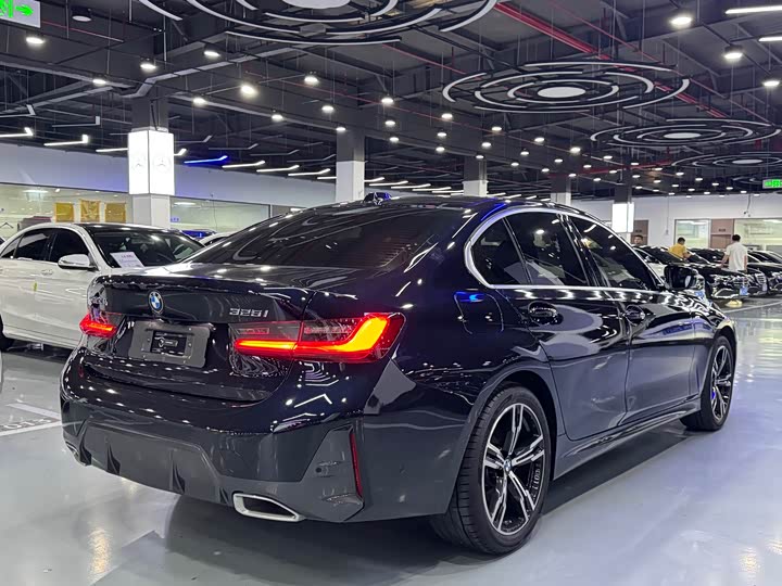 Фото 19 - BMW 3 Series