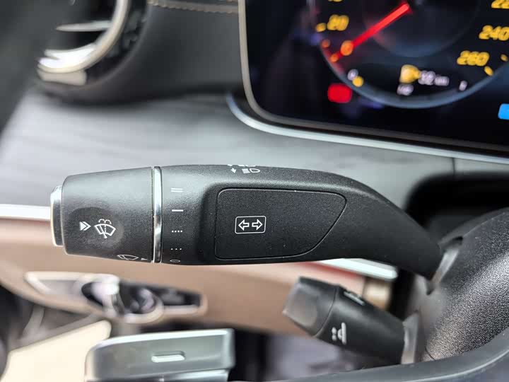 Фото 16 - Mercedes-Benz E-Class