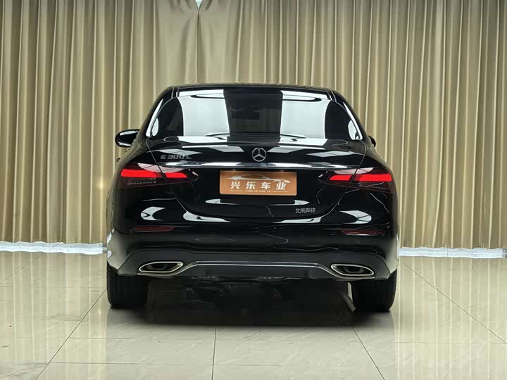 Фото 20 - Mercedes-Benz E-Class