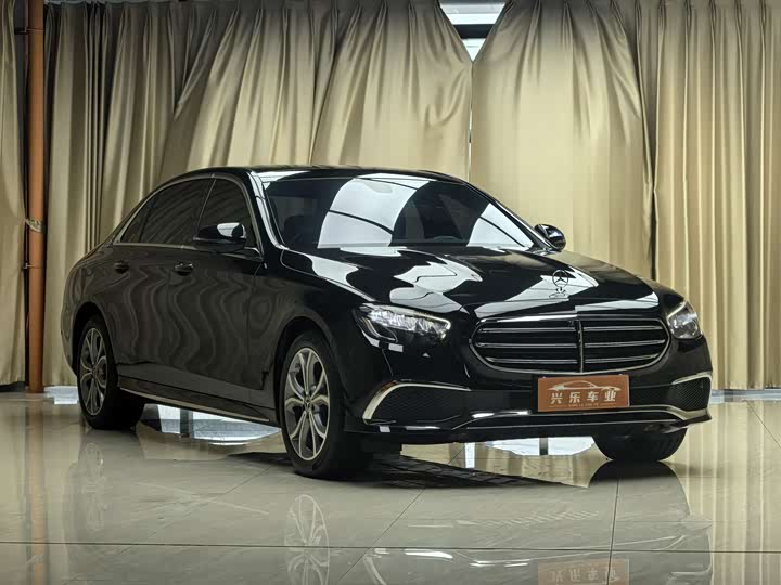 Фото 4 - Mercedes-Benz E-Class