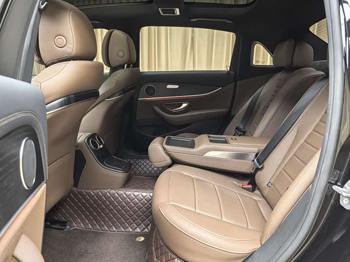 Фото 7 - Mercedes-Benz E-Class