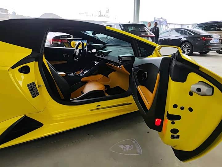 Фото 9 - Lamborghini Huracán